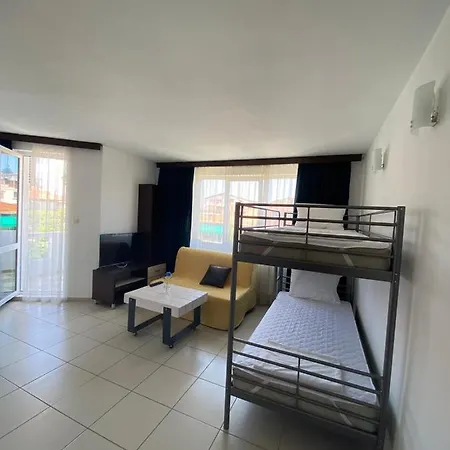 Lilia 2 Family מלון