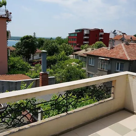 Lilia 2 Family Hotel